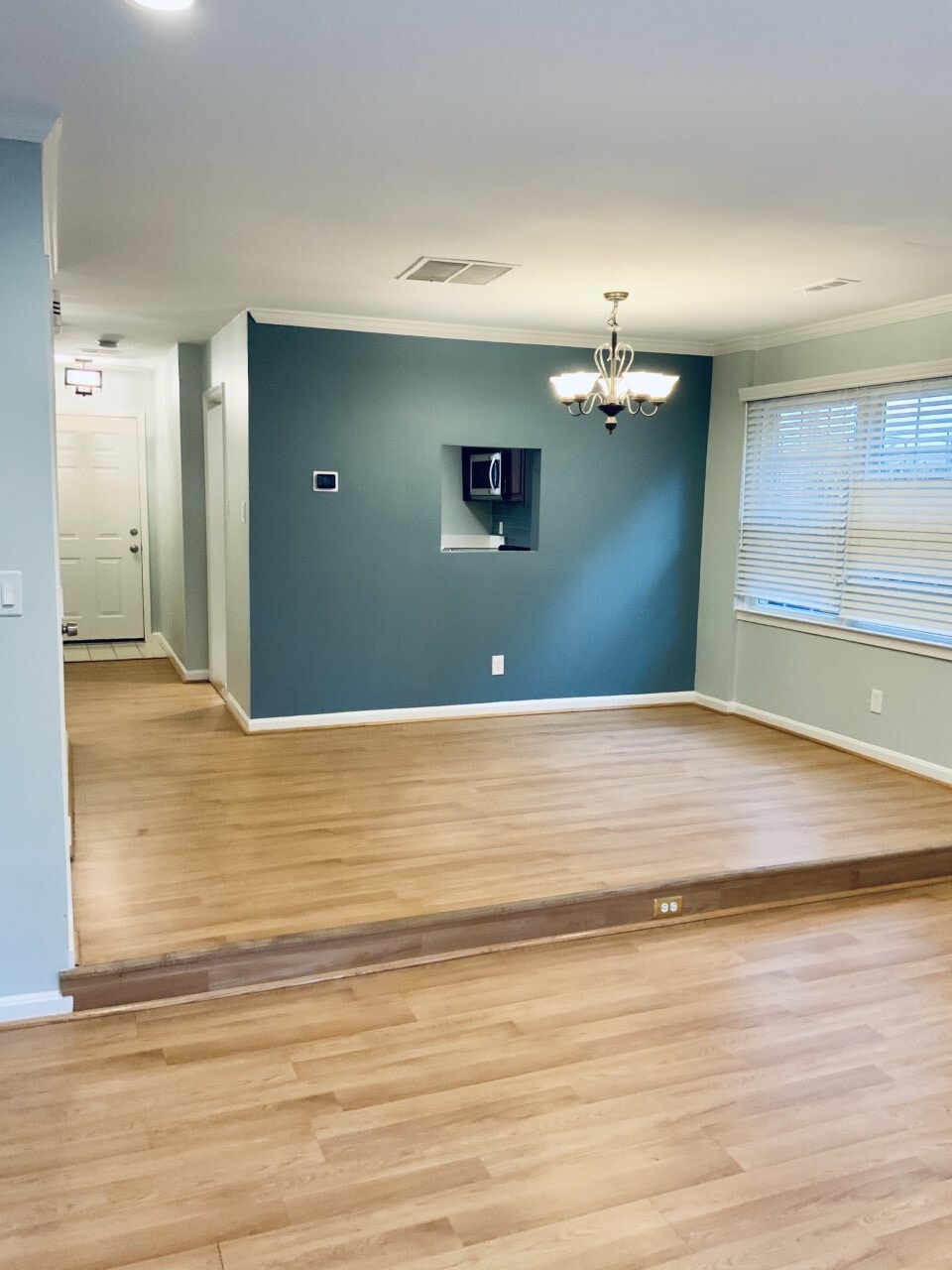 Dining Area - 4102 Washington Blvd