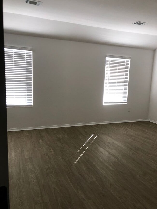 Building Photo - Rare 4 Bedroom For Rent
