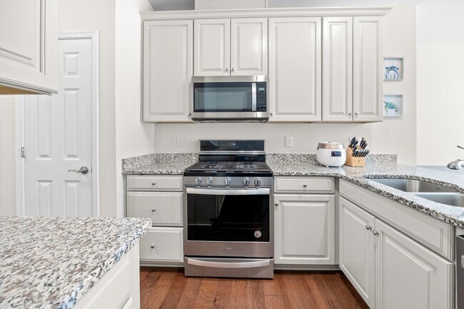 Building Photo - 11 Leahy Dr
