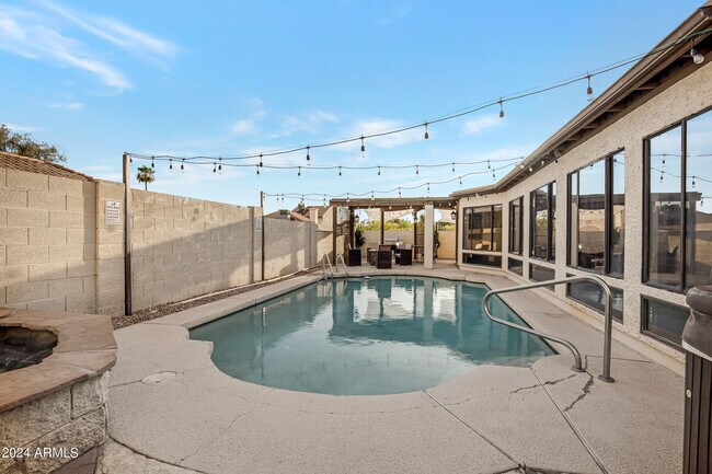 Building Photo - 5431 W Cochise Dr