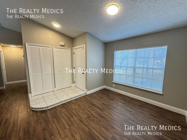 Building Photo - 313 Azincourt Ln