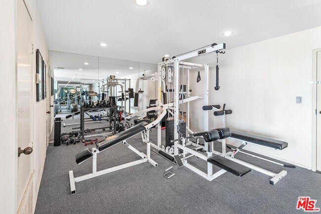 Building Photo - 3516 Vía Dolce