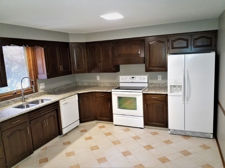 Building Photo - 2131 Mohler Dr NW