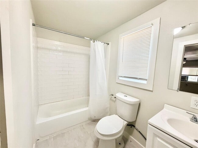 Building Photo - 5330 Wellington Dr