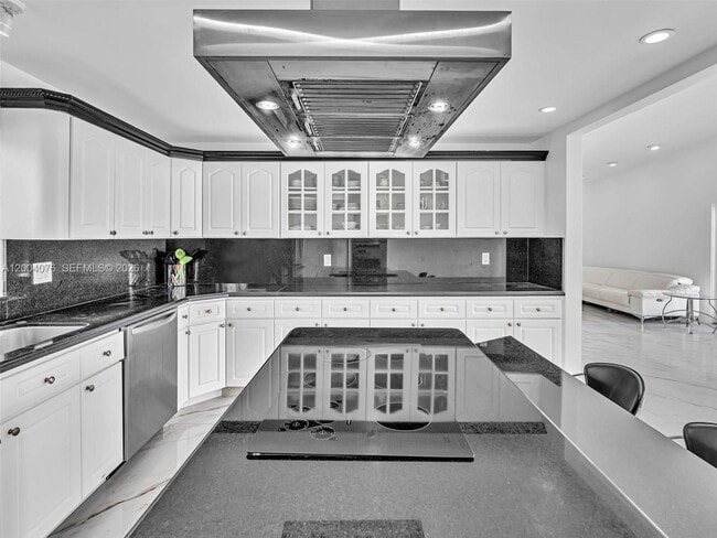 Building Photo - 12904 Banyan Rd