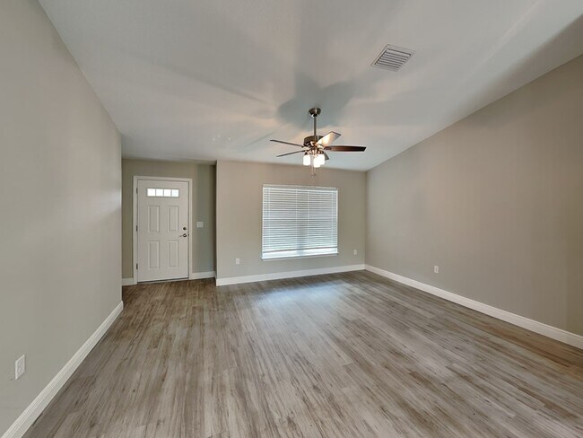 Building Photo - 7867 N Manville Rd