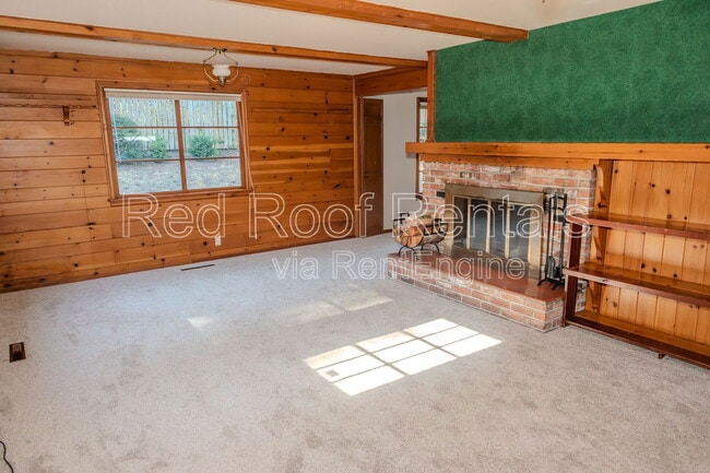 Building Photo - 815 Maywood Ln