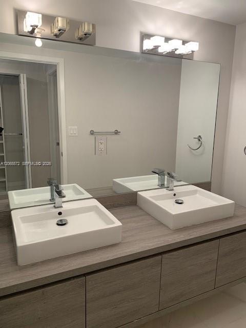 Building Photo - 400 Sunny Isles Blvd