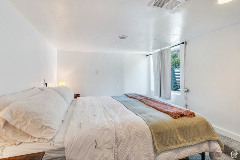 Building Photo - 555 800 E