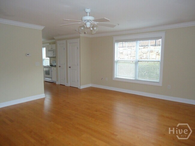 Building Photo - 1035 Barnett Shoals Rd