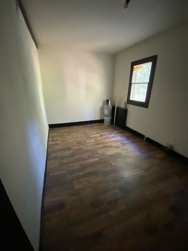 Building Photo - Two Bedroom One Bath