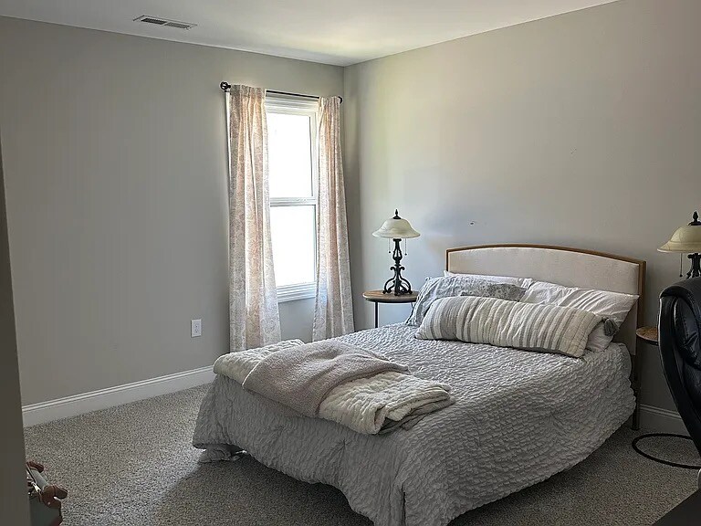Building Photo - 4024 Rockland Cir SE