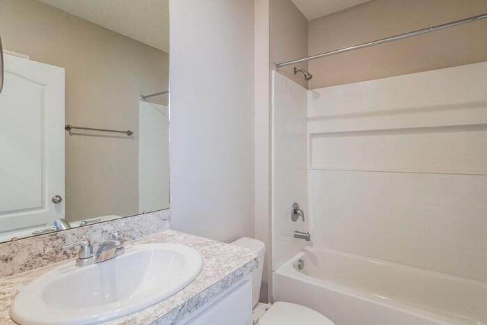 Building Photo - 1064 Cambridge Dr