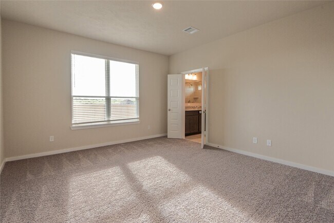 Building Photo - 1500 Lake Ridge Drive