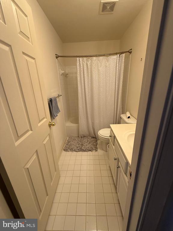 Building Photo - 344 Hart Mews