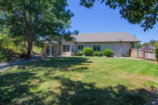 Building Photo - 4 Bedroom Mary Lake Home on Cul-De-Sac