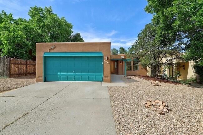 Building Photo - Completely Remodeled Stylish Home in La Vi...