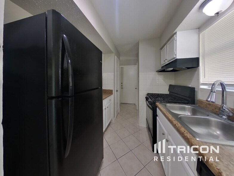 Building Photo - 7519 Lobera Dr