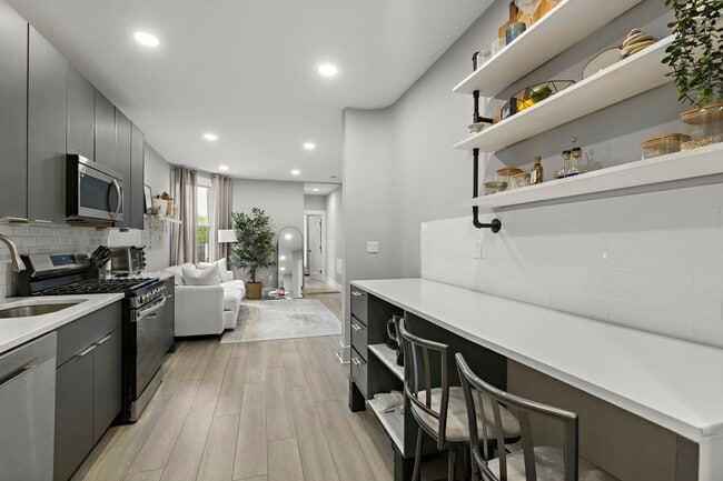 Building Photo - 101 Zabriskie St