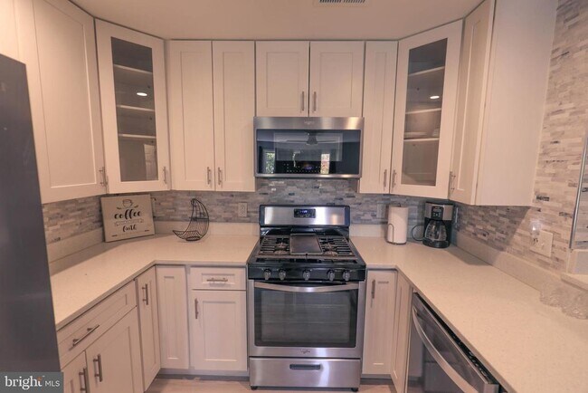 Building Photo - 1060 Gardenview Loop