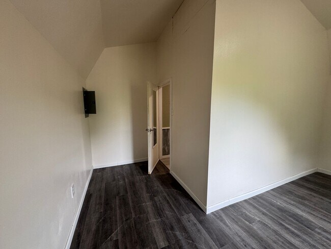Building Photo - Cozy Tiny Home In Waynesville, MO to include utilities and WIFI!