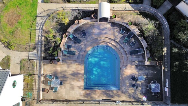 Building Photo - 4144 Greystone Way