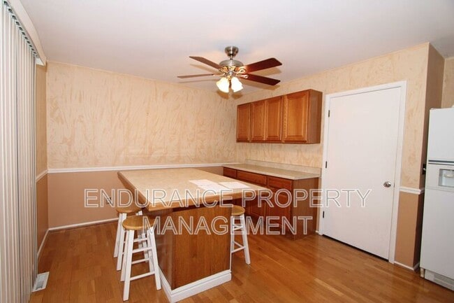 Building Photo - 1184 Holz Ave