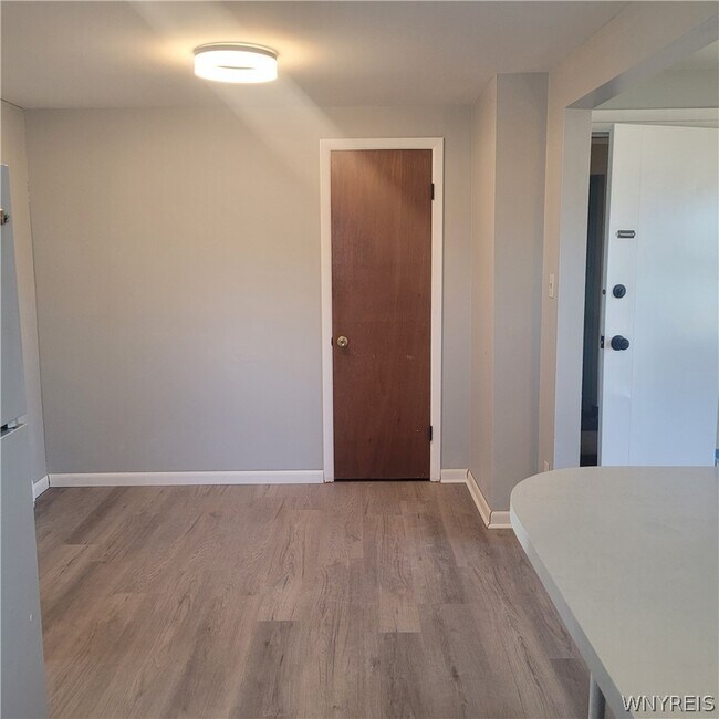 Building Photo - 425 Joe McCarthy Dr