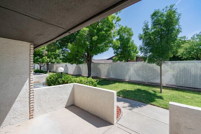 Building Photo - 2 Bedroom & 2 Bath Available in St. George!