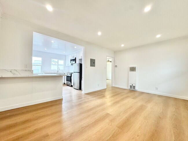 Primary Photo - 1518 Laurel Canyon Blvd