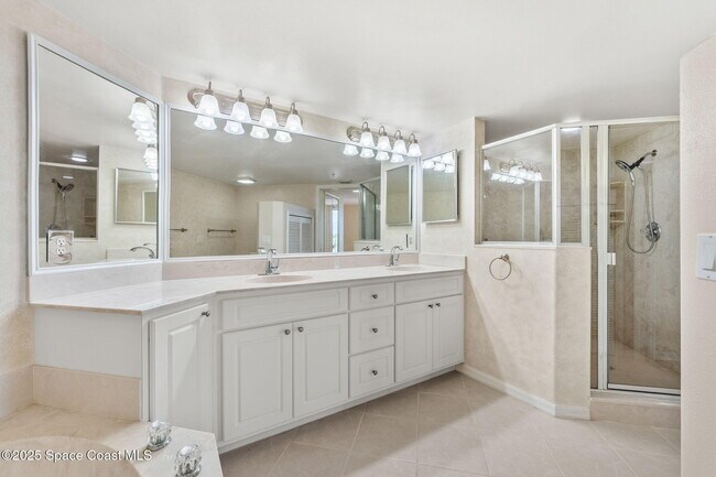 Building Photo - 821 Del Rio Way