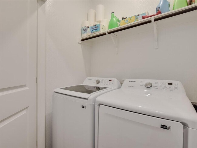 Building Photo - 2712 Louris Ln