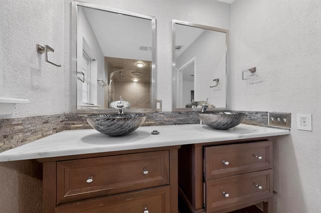 Building Photo - 3401 Hillsdale Ln