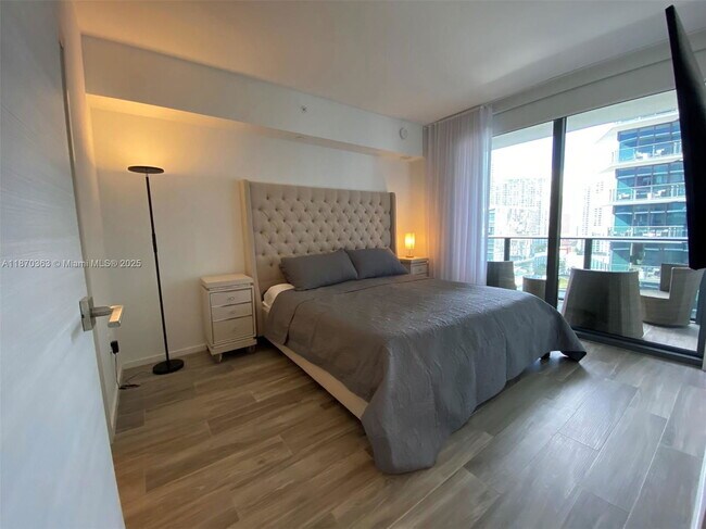 Building Photo - 801 S Miami Ave