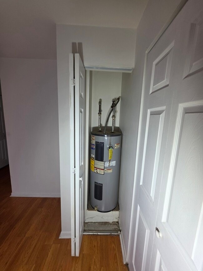 Building Photo - 336 Lathrop Ave