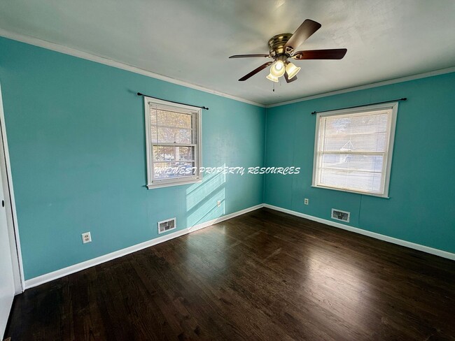 Building Photo - 4 Bedroom Home Near Downtown Lee’s Summit