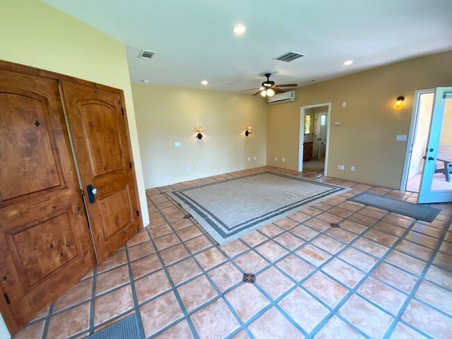 Building Photo - Large Private Yard with View- 1BD/BA ADU