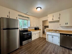 Building Photo - 3 Bedroom Home Walking distance to Sloan Lake & Highlands!