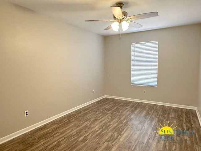 Building Photo - 3250 Redwood Ln