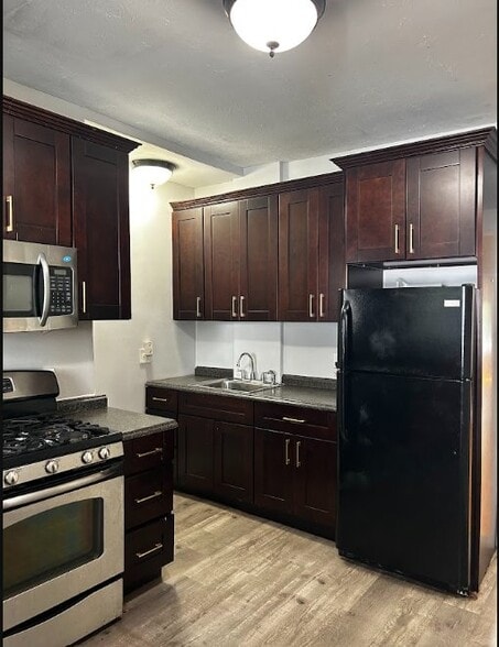 Building Photo - 601 Clay Ave