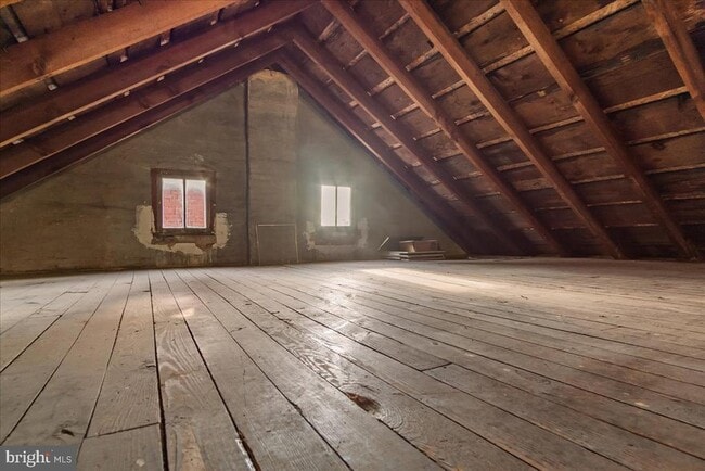 Building Photo - 250 N Mulberry St