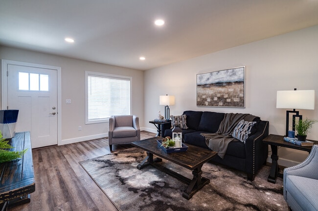 Building Photo - 512 Dearbaugh Ave