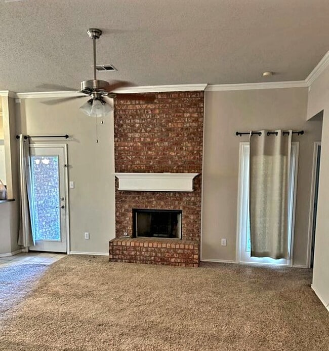 Building Photo - 9706 Vernon Ave