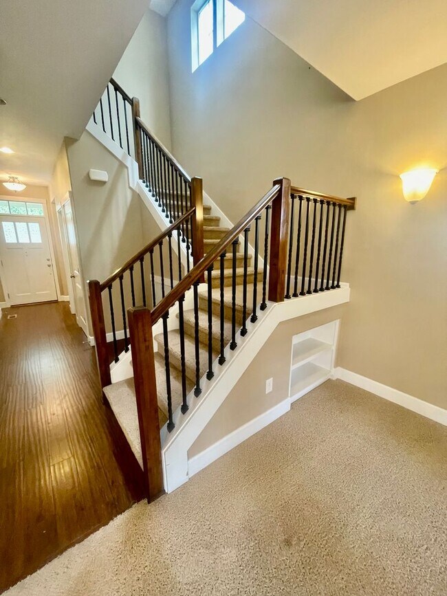 Building Photo - Well Appointed, Open Floor Plan 3-bedroom, 2.5-bathroom home in Beaverton