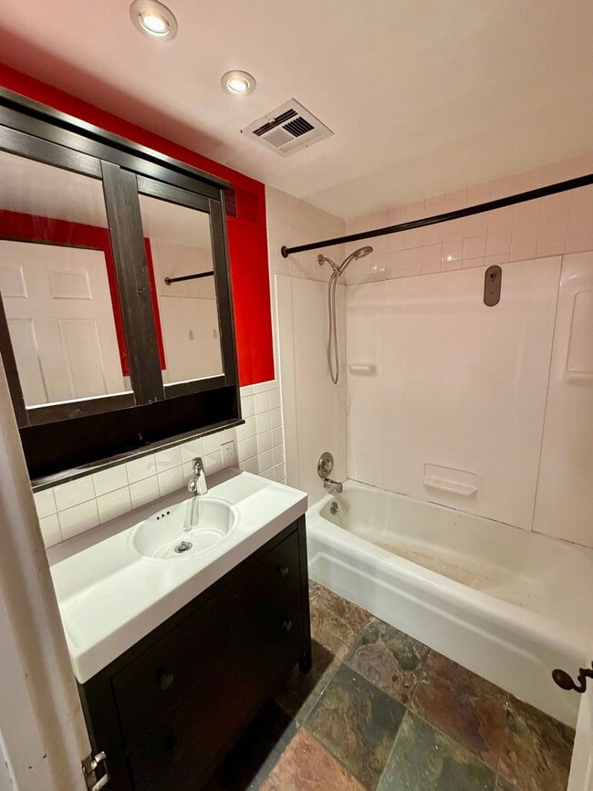 Building Photo - 139 Howard Ave