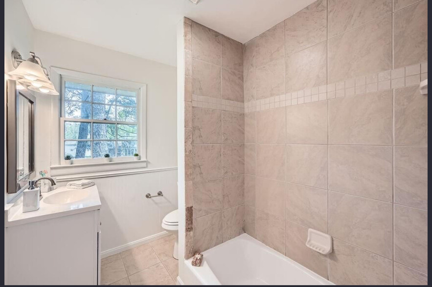 Building Photo - 4089 Menlo Dr