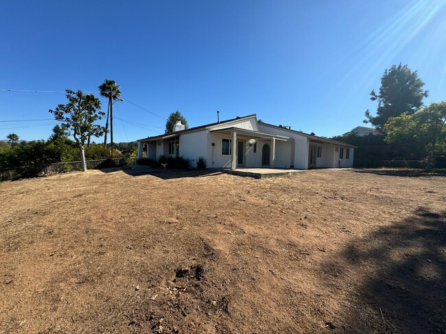 Building Photo - 3BR/3BA HOME in EL CAJON w/ tons of PARKING!!