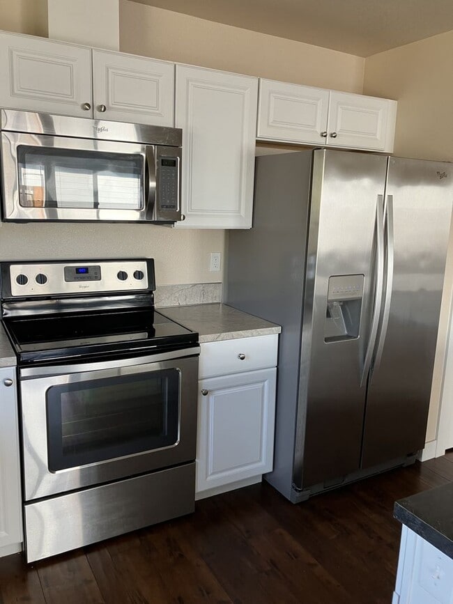 Building Photo - Single Level 3 bed 2 bed Home in Dallas, O...