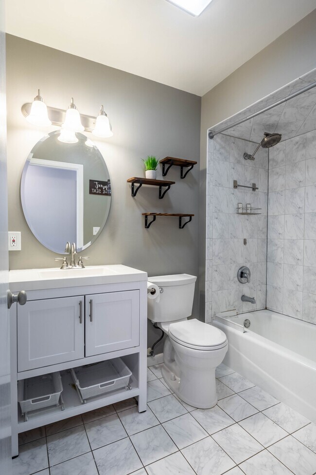 Main Bathroom - 4109 N Dickinson Ave
