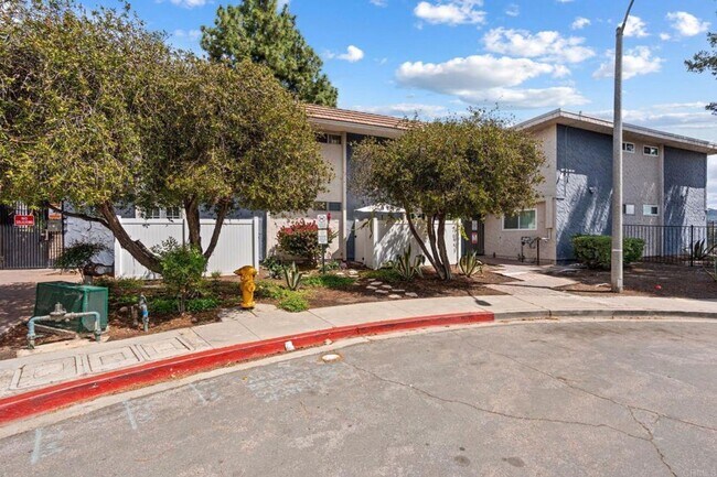 Building Photo - Move in Ready!  Available for immediate mo...
